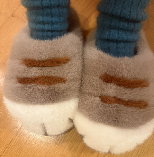 履いた瞬間、思わず笑顔。 猫足スリッパで、おうち時間をもっと幸せに