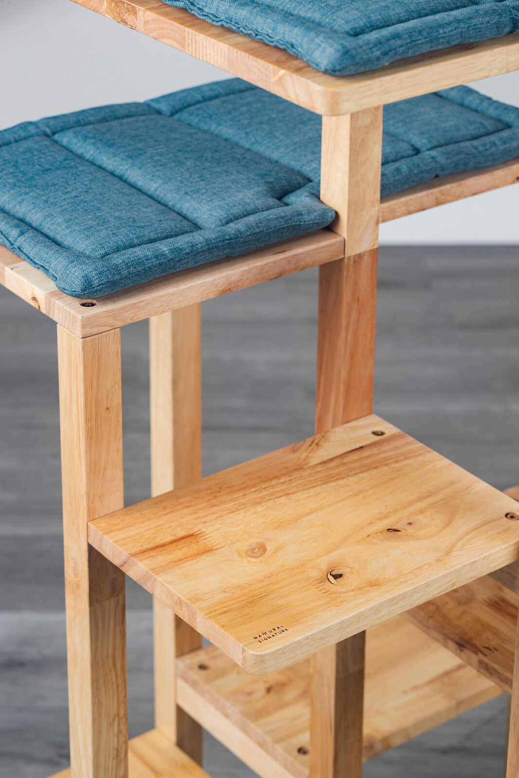 NATURAL SIGNATUREキャットタワーIII 天然木をふんだんに使った